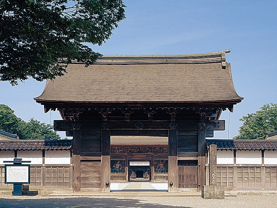 Visiting explanation fo chief priest | 国宝高岡山瑞龍寺公式