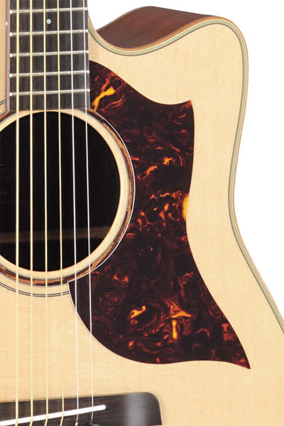 山崎あおい 使用ギター YAMAHA AC3M