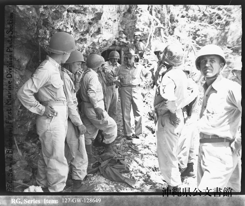 海軍兵のアルバム1冊 生写真 約100枚貼り込み 戦争 軍人 軍隊 風俗