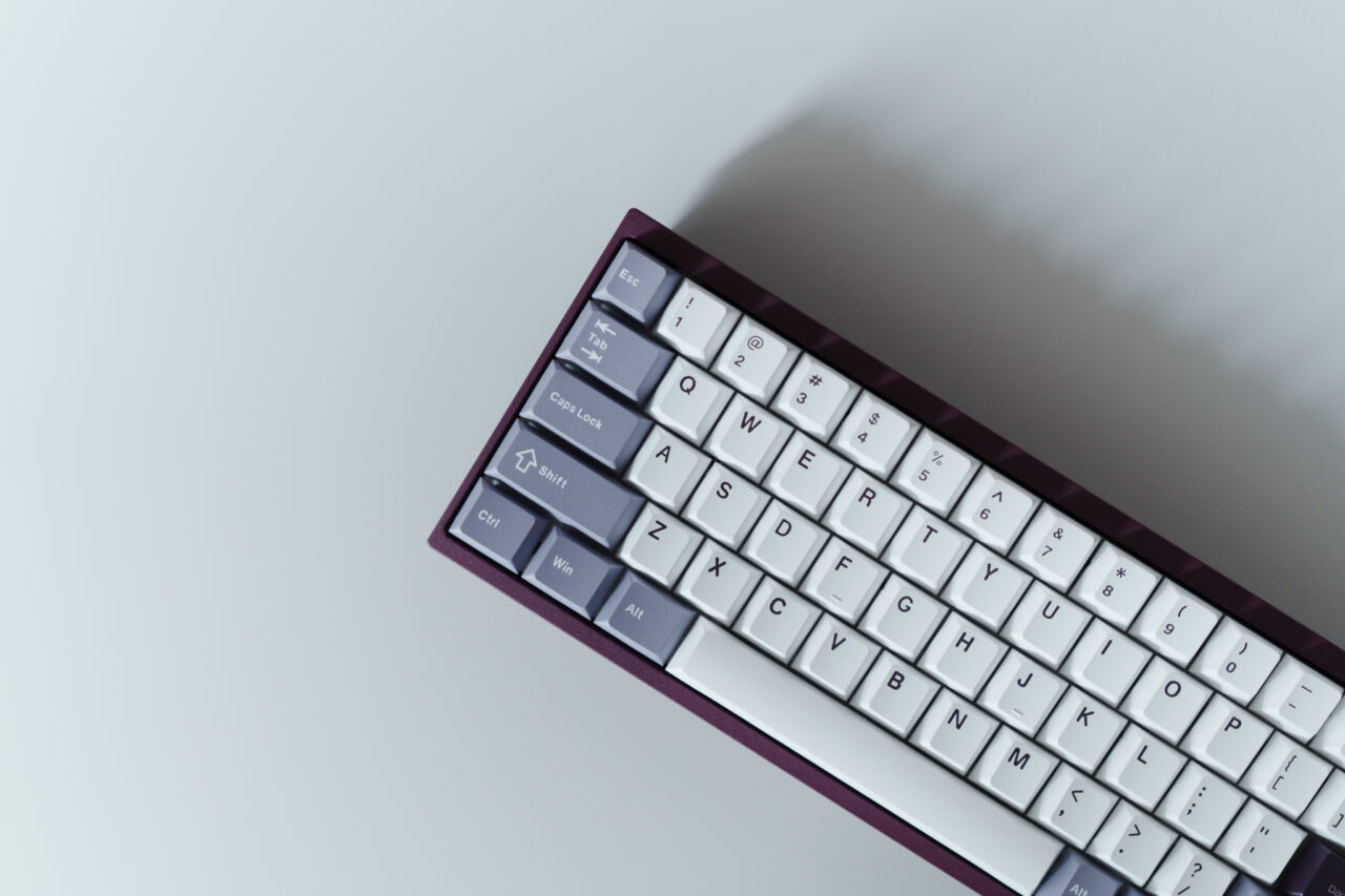 Darmoshark KT68 レビュー：洗練されたパープルデザインが魅力的な