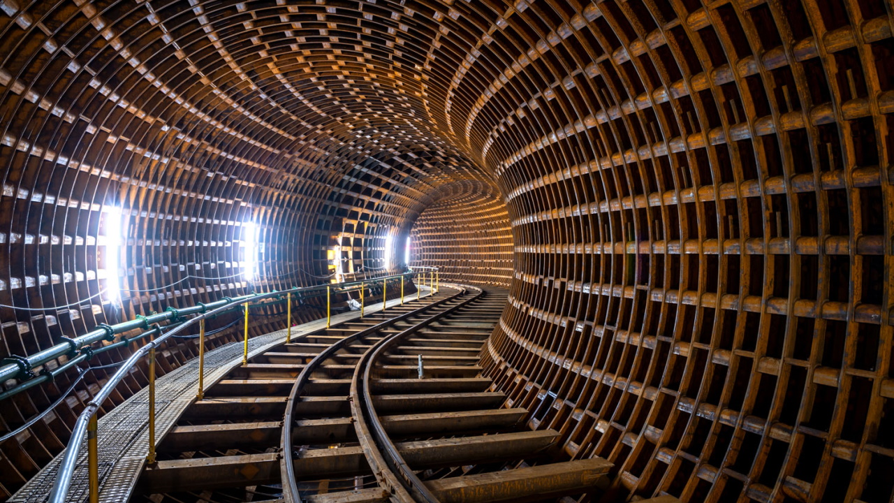 つづら折り”の浸水トンネル、最悪の地盤沈下を回避する急曲線対策