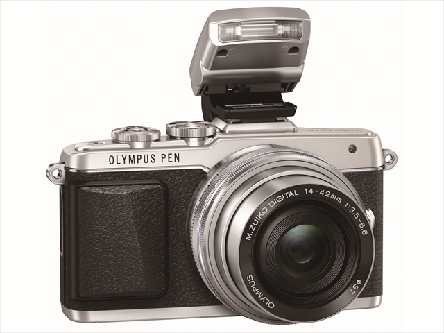 オリンパス、“自分撮り”に向いたミラーレス一眼「PEN Lite E-PL7」を