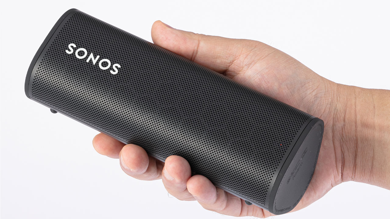 部屋ごとに最適な音に自動調整 小型無線スピーカー「Sonos Roam