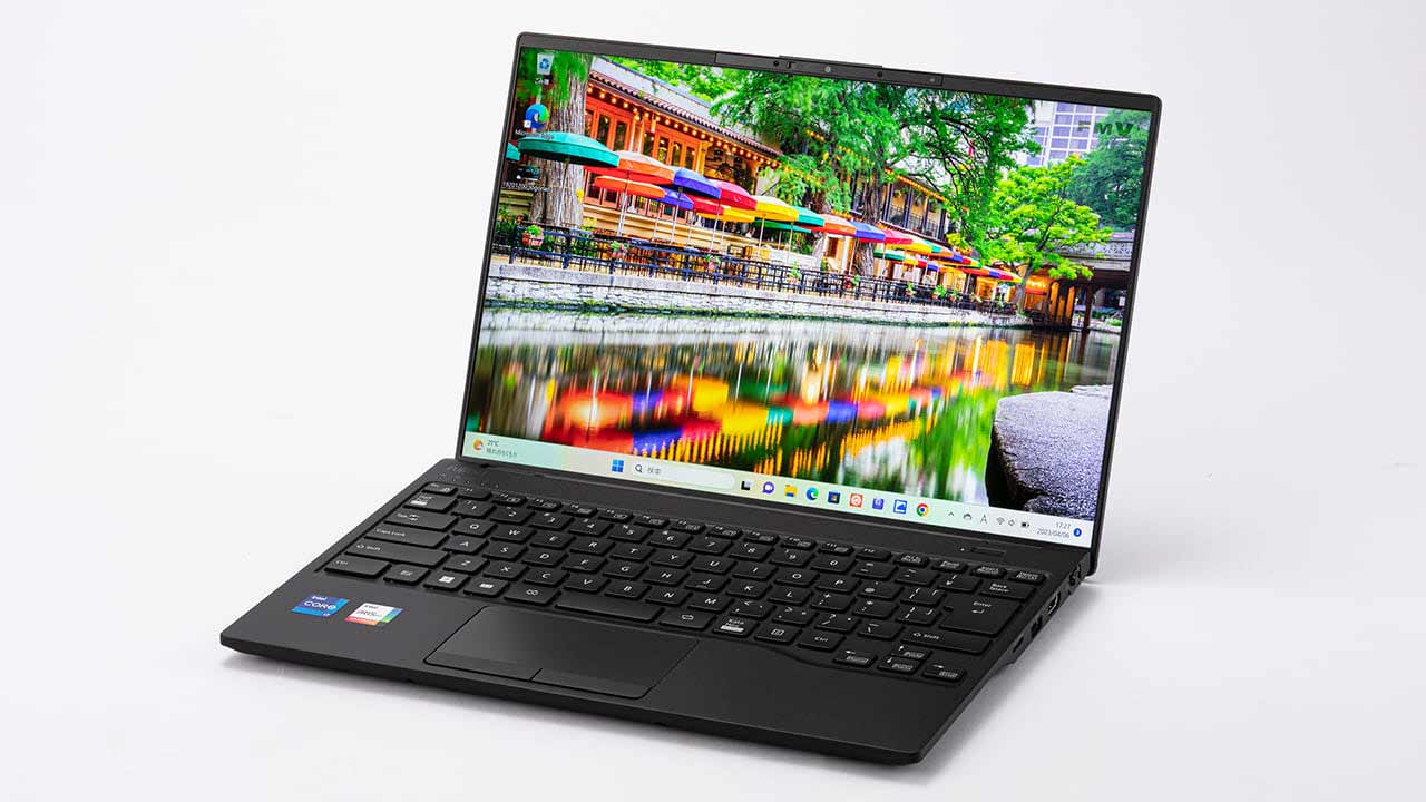 14型に進化した最軽量PC「LIFEBOOK UH-X/H1」より下位モデルが得