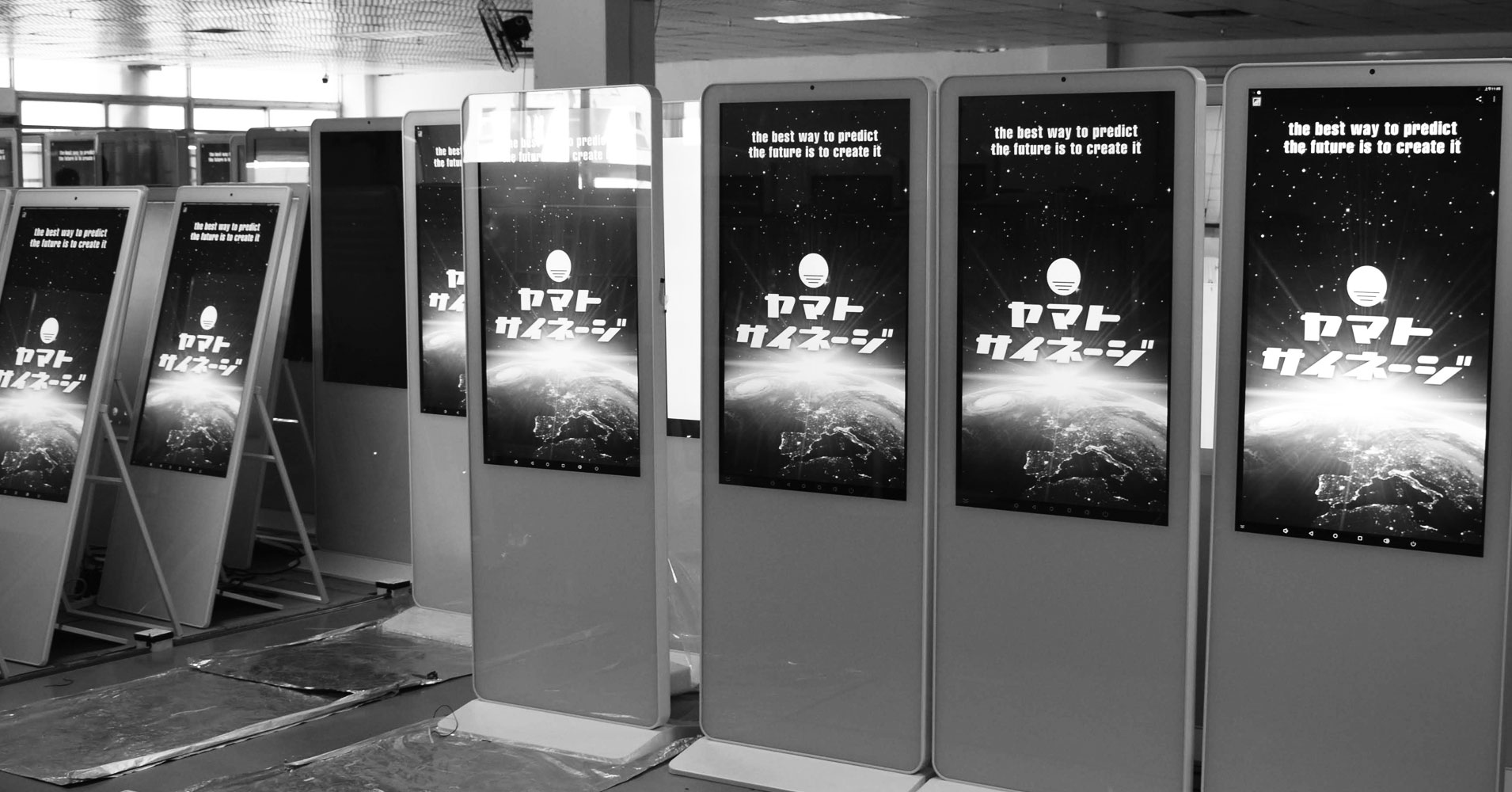 32インチAndroid搭載タッチパネル自立スタンド横型屋内用デジタル