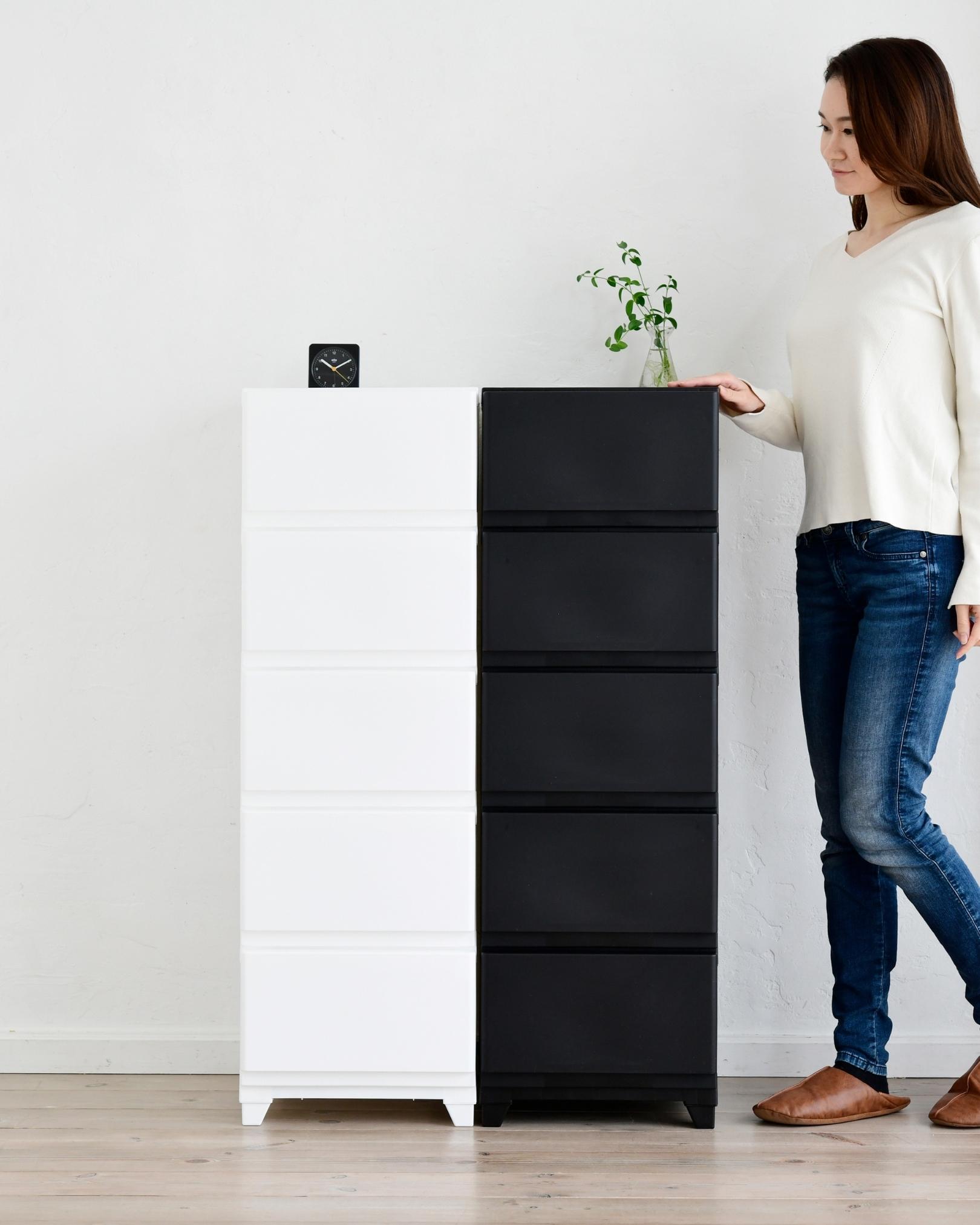 中が透けない壁付きチェスト スリム 4段 幅34高さ86.1cm | 山善