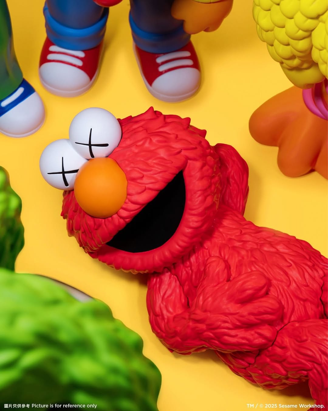 KAWS × セサミストリート の “Vinyl Figure Collection” が10月16日(木