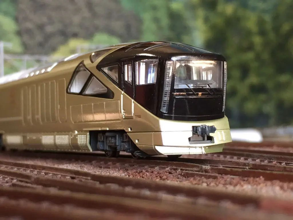 E001形 トランスイート四季島が入線しました＼(^o^)／ KATO 10-1447