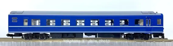 14系14形 特急寝台客車「さくら」（国鉄 ）が入線です。TOMIX 98784