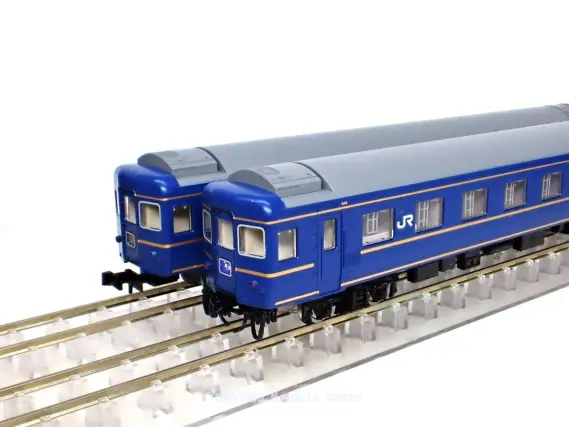 24系25形「北斗星・JR北海道仕様」が入線しました。 TOMIX 98835 98836