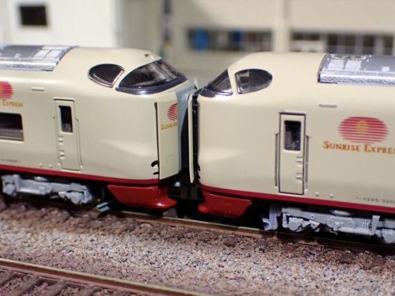 285系「サンライズエクスプレス」を弄る。前面扉ぱっか～ん KATO 28