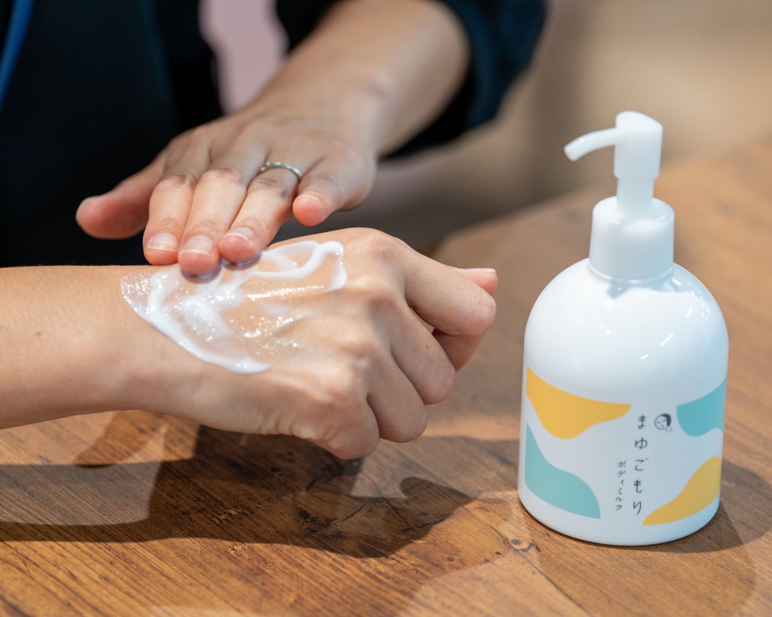 まゆごもり ボディミルク | よーじやオンラインショップ