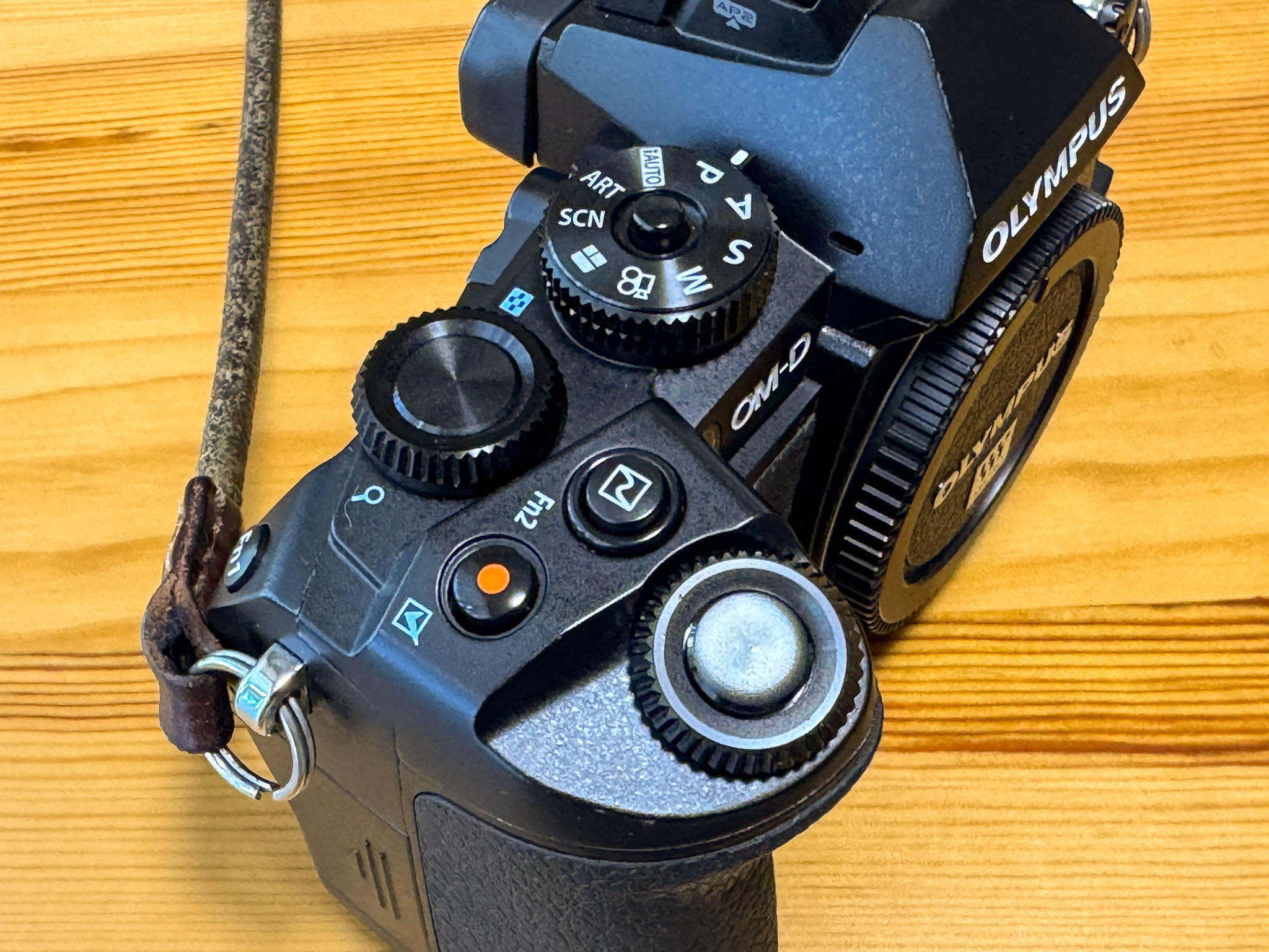 OLYMPUS OM-D E-M1 初代 - 晴れ時々ジャズ、雨のちカメラ