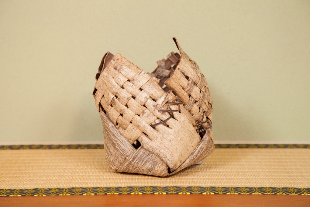くるみ皮花籠 | ちちぶ吉田くるみの会