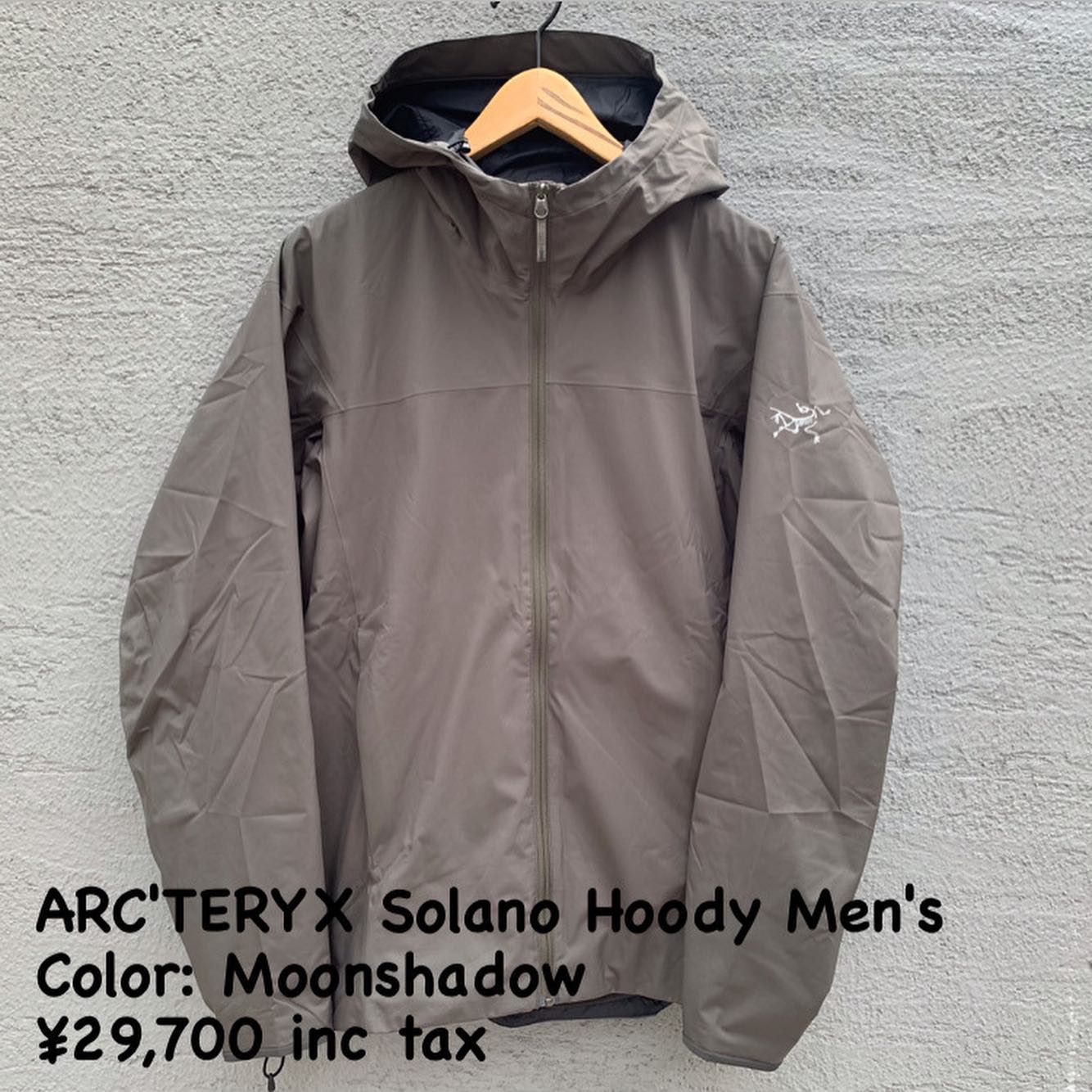 洗練されたアーバンスタイルフーディ『ARC'TERYX ソラノ フーディ