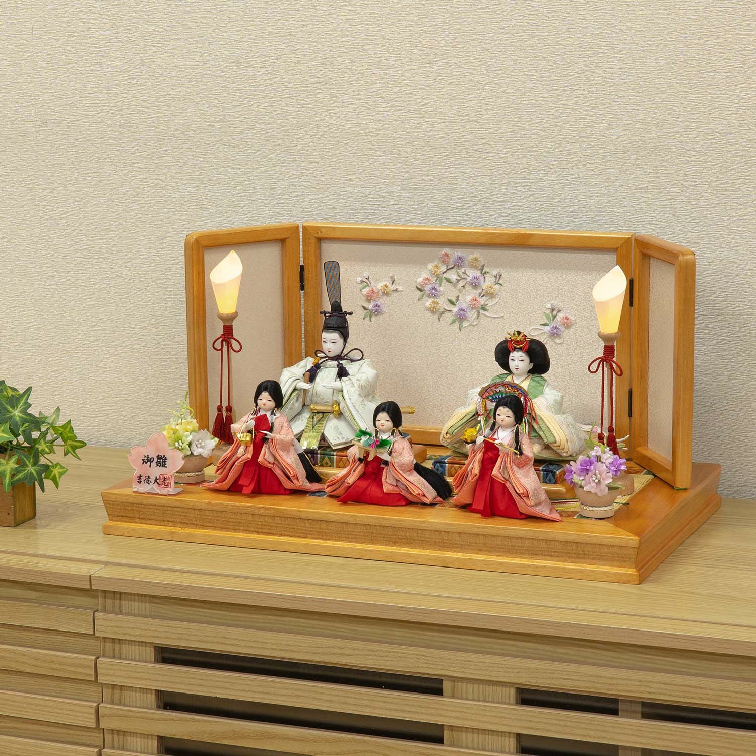 三段飾り 商品一覧 | 雛人形（ひな人形）・五月人形の吉徳