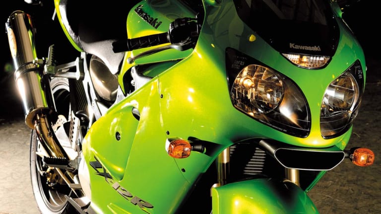 革新のエポックマシン：カワサキ ニンジャZX-12R【モノコック
