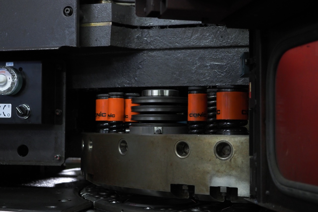 遊舎工房 ✕ Lube Station