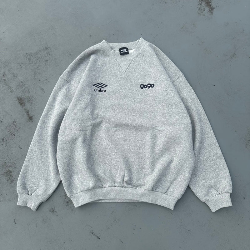9090 × UMBRO TWO LOGO CREWNECK SWEAT – YZ
