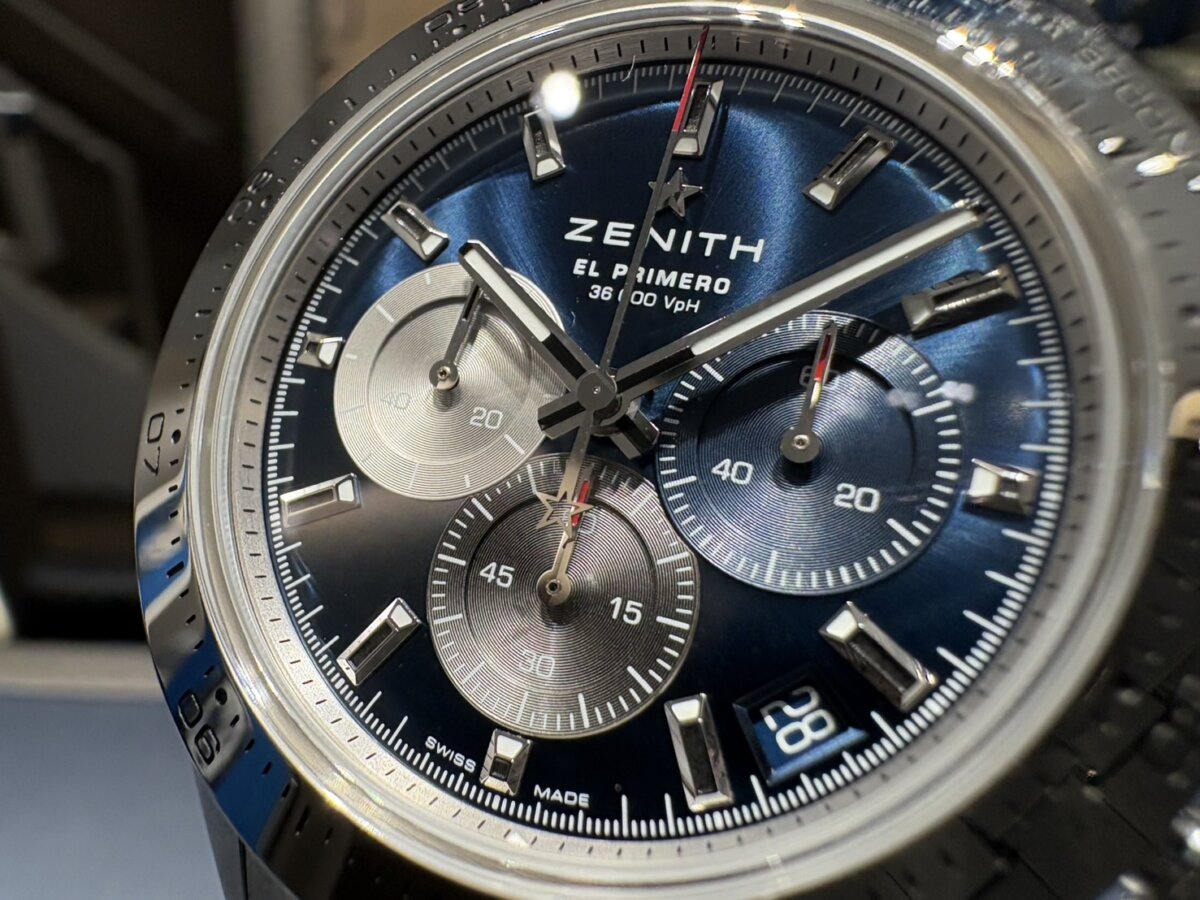 ゼニス】唯一のステンレスベゼルで鮮やかなブルー文字盤の【クロノ