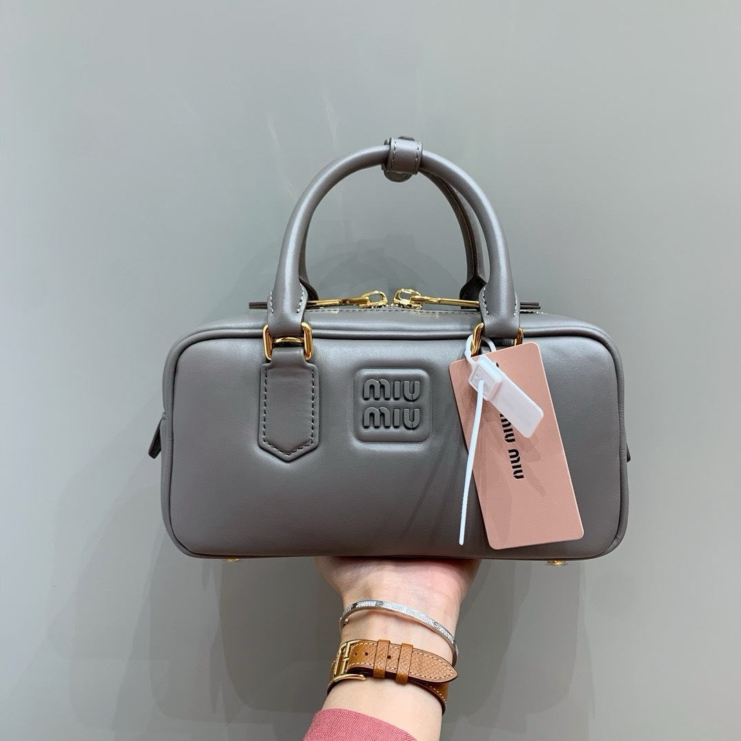 Miu miu Arcadie 22 CM leather bag – Zeko Bag