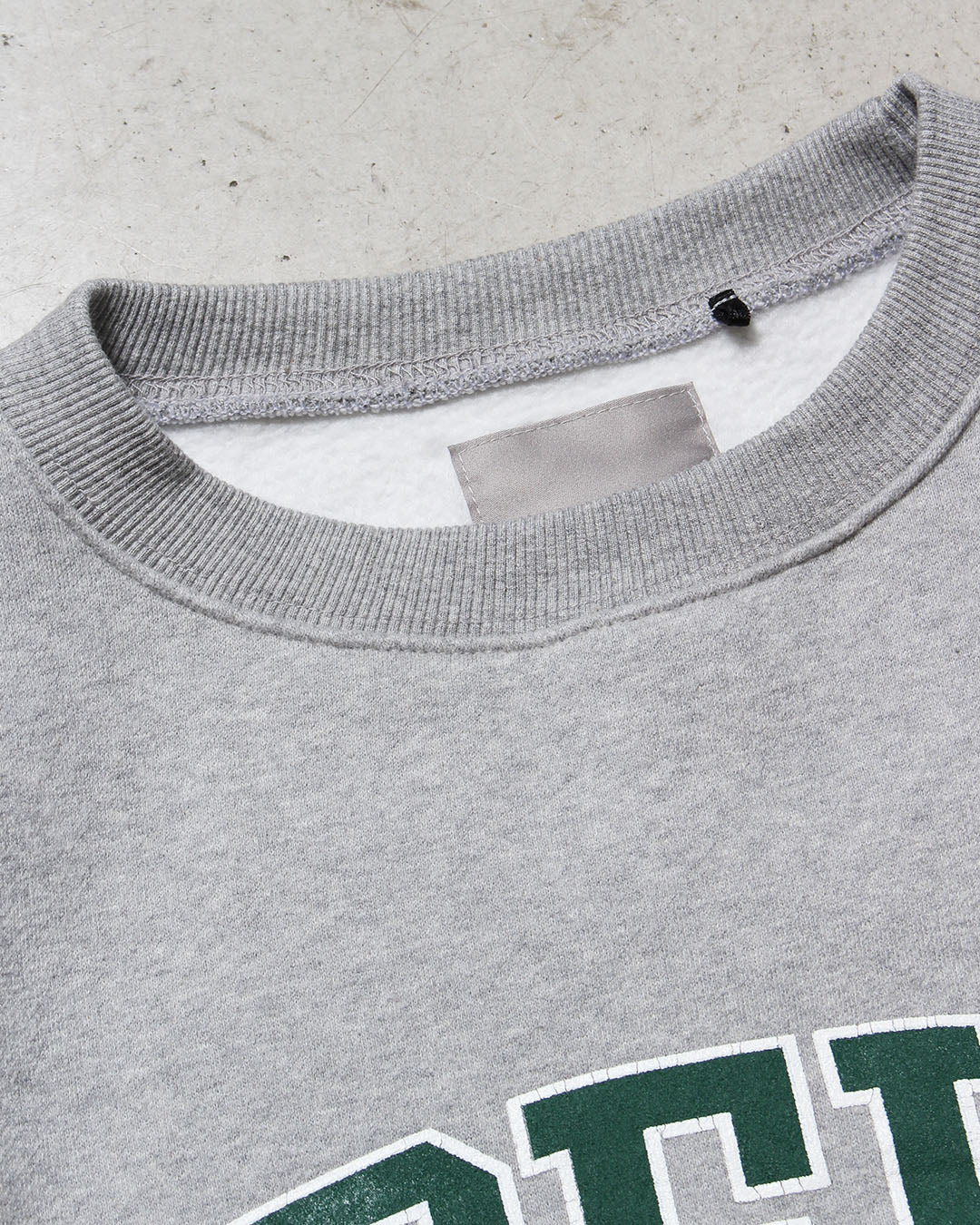 カレッジロゴトレーナー – LIBEIRO