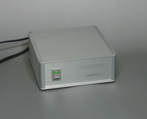 オーディオ用超低ノイズACアダプター FL-AC-zn |