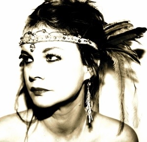 KIRSTY HAWKSHAW | zaclaurent.com