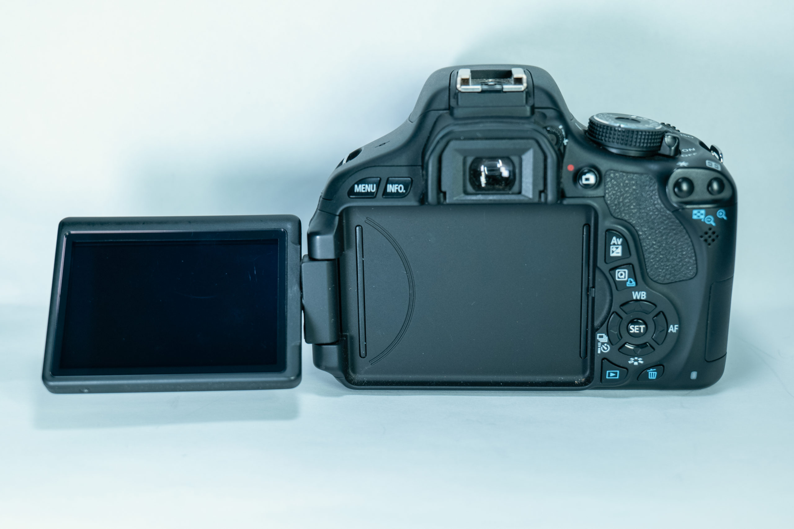 レビュー】中古激安！キャノン KISS X5は初めての一眼レフにおすすめ
