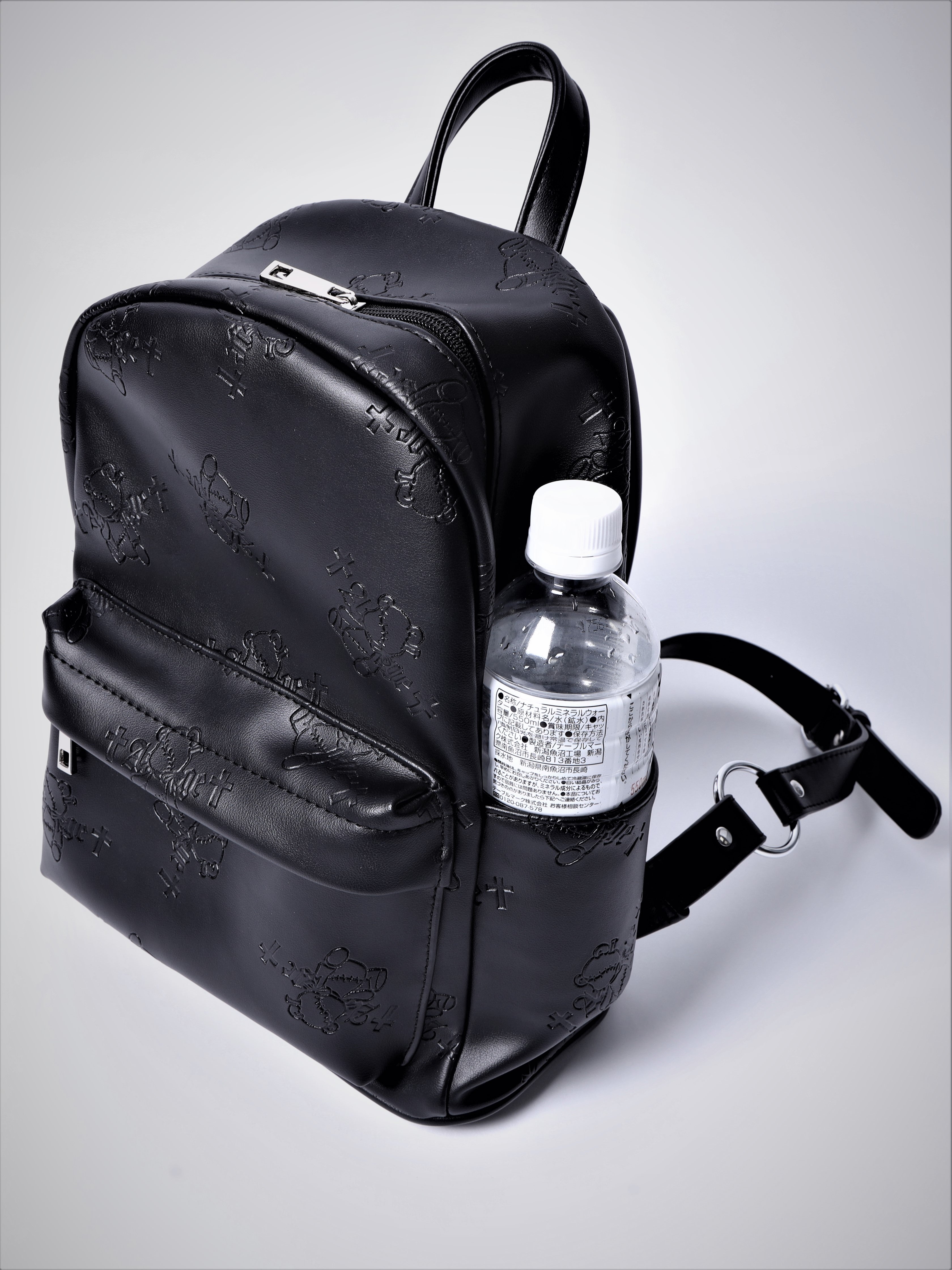 くぎベア型押し総柄リュック– A AM STUDIO