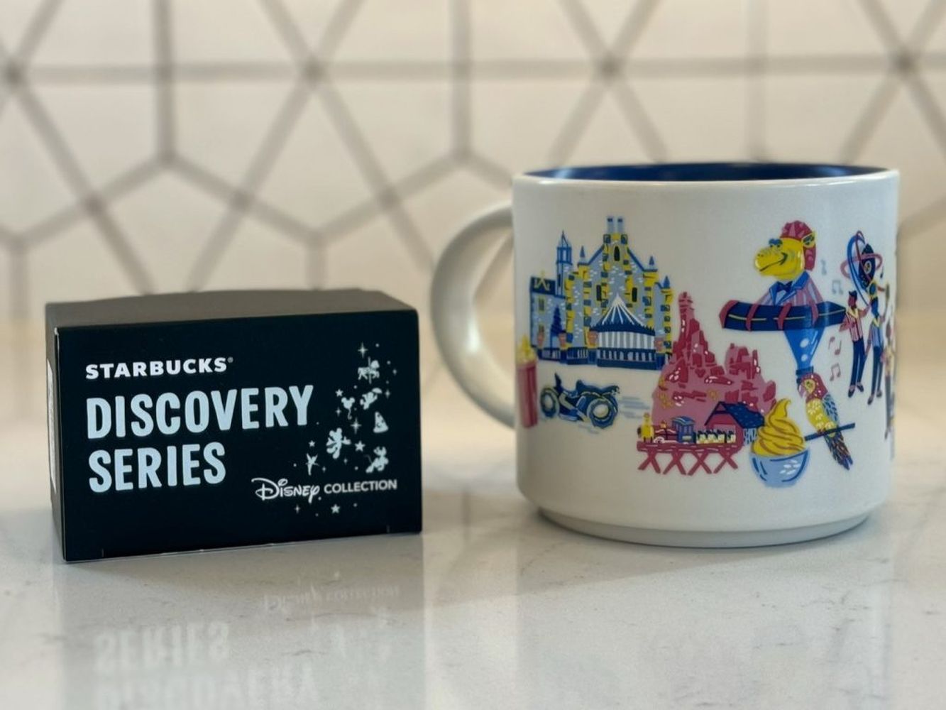 超人気！テーマパーク限定「ディズニー×スタバ コラボマグ」最新モデル