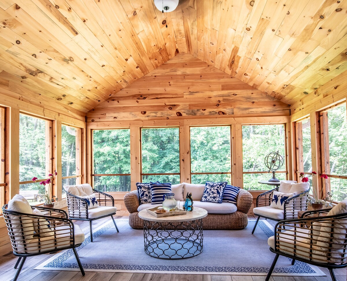 Pickle Ball-HotTub-Stage for Plays-Spacious-Games - Cabins for