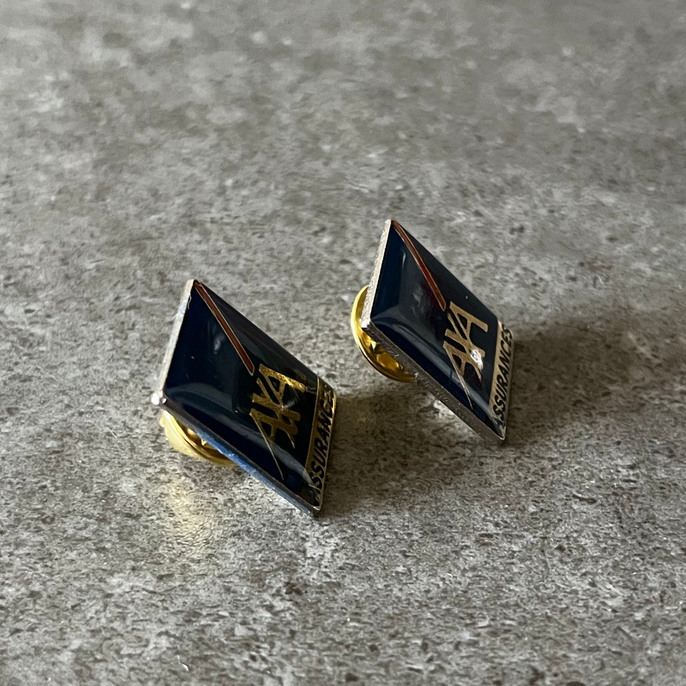 2個セット フランス ヴィンテージ ピンバッジ AXA ASSURANCES アクサ