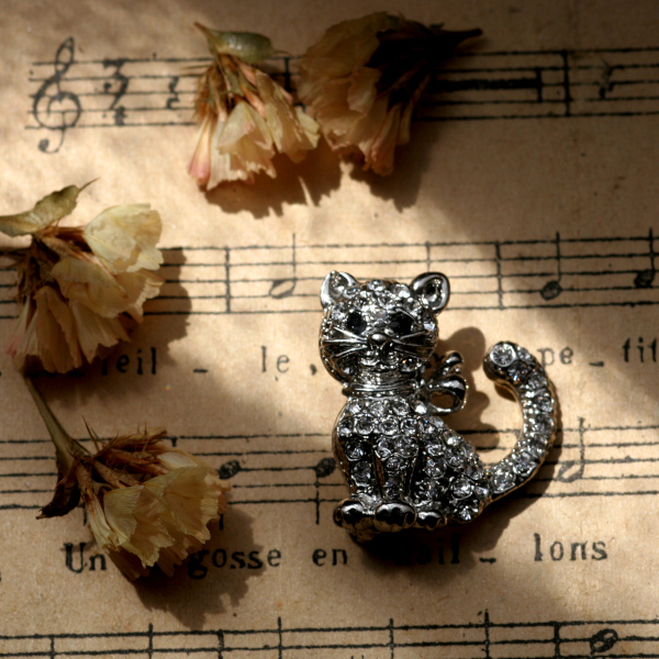 サインなしクリスタルラインストーン 子猫 ブローチピン 楽天市場