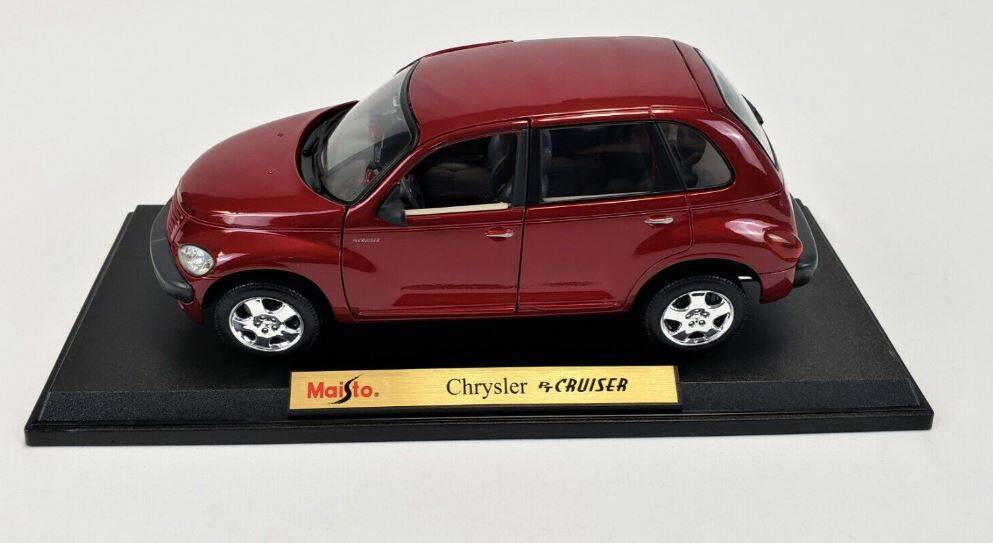 Chrysler PT Cruiser red - Maisto 1:18 Diecast | eAutomobilia the