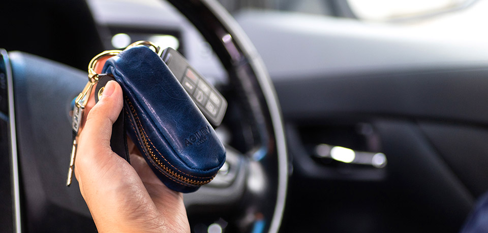 パンセ』(全4色)TATSUNOオイルワックス/楕円形のレザーキーケース