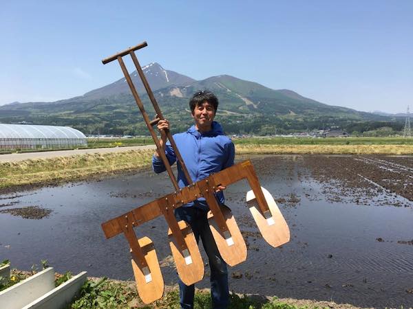 無農薬栽培におすすめ！ 田んぼの草取りが楽しくなる「中野式除草機