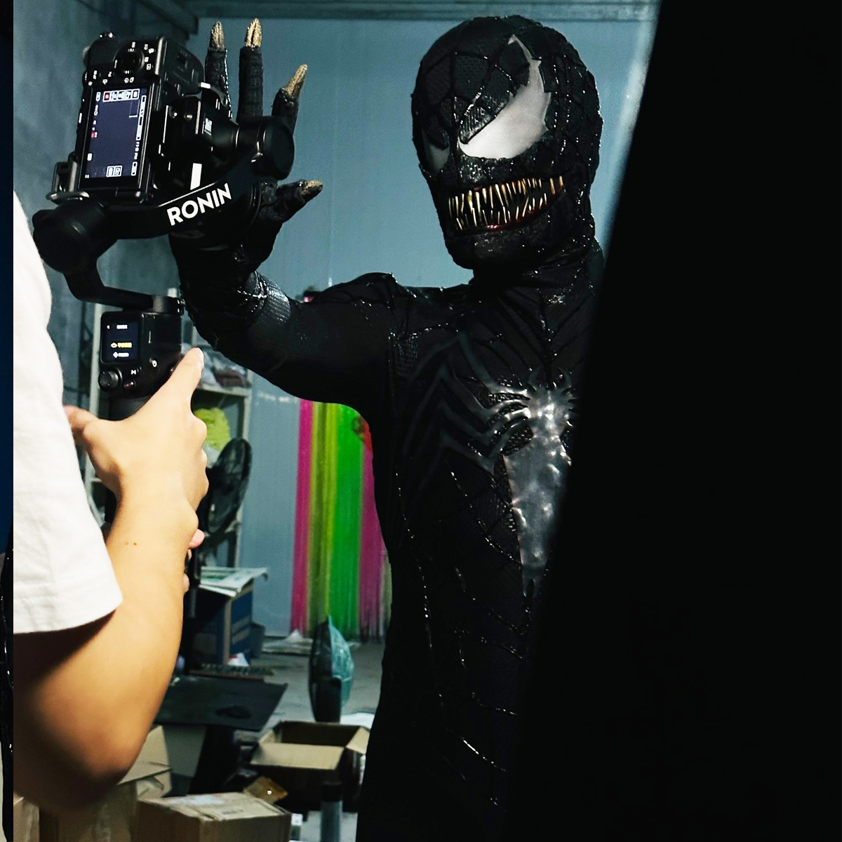 ヴェノム スパイダーマン スーツ マスク付き 可動式顎 1:1 3Dカラー