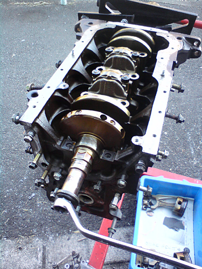 シリンダーブロック内の分解 – AE86に5バルブ4A-Gを載せてみる