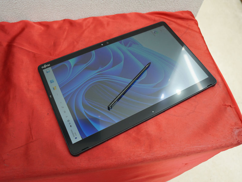 第8世代Core i3搭載の富士通Windowsタブレットが12,800円、キーボード