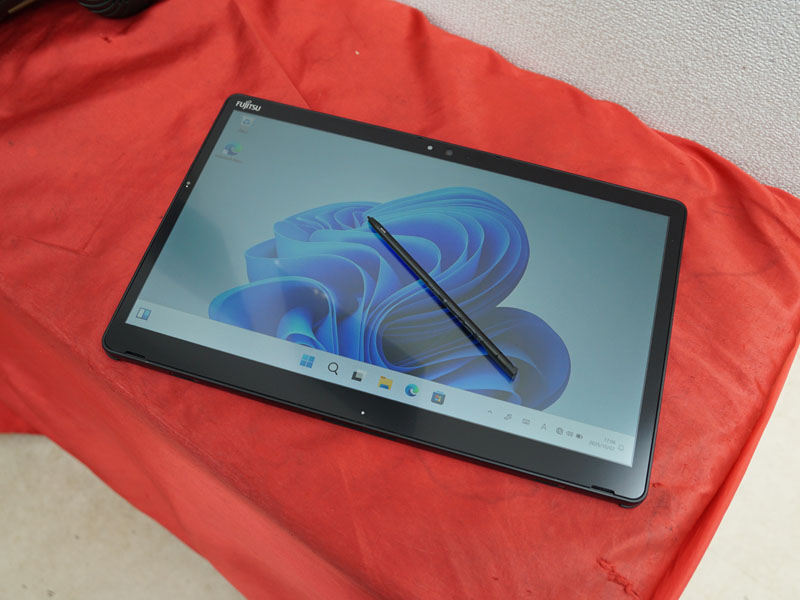 富士通のWindowsタブレット「ARROWS Tab Q739/AE」が12,800円、中古PC