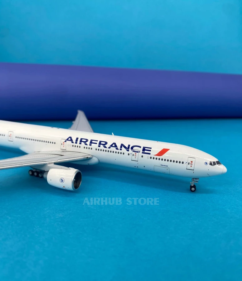 Aviation Aircraft Model Boeing 777-300ER Air France F-GZNH 1:400