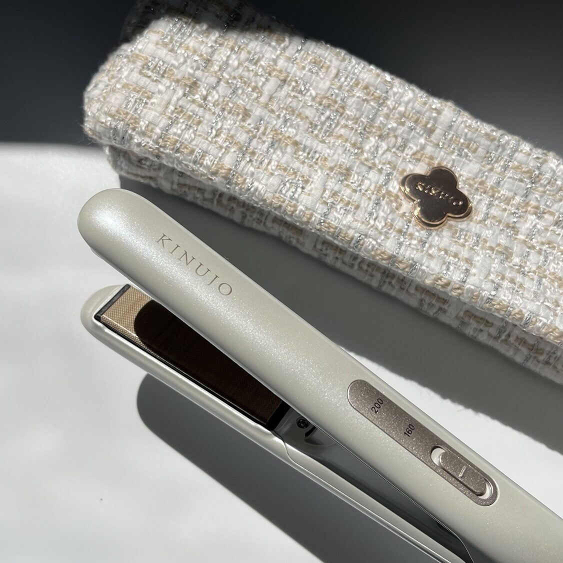 口コミ】キヌージョ（絹女）のヘアアイロンにミニが登場！海外OKミニ