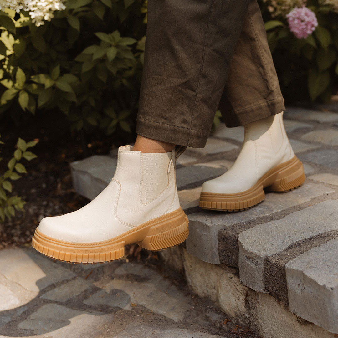 Sorel Ona Ave Chelsea Boot WP-Honey White, Gum - Albion Fit