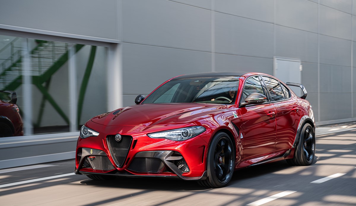 アルファロメオ創立110周年を記念し、伝説のGiulia GTAが復活