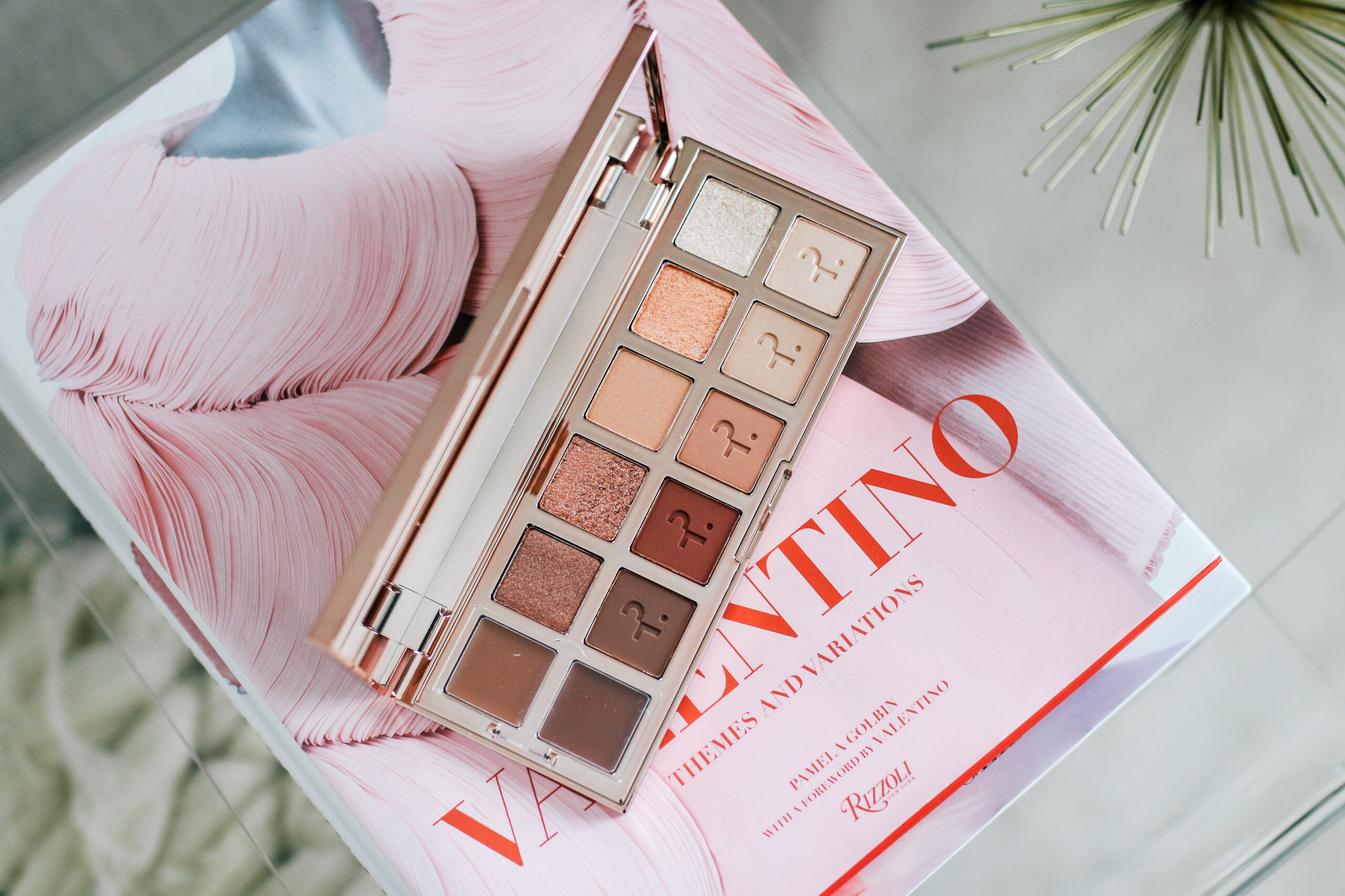 Review + Swatches of the Patrick Ta Major Dimension Eyeshadow