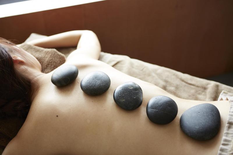 ホットストーンセラピー120分 | アリュメール