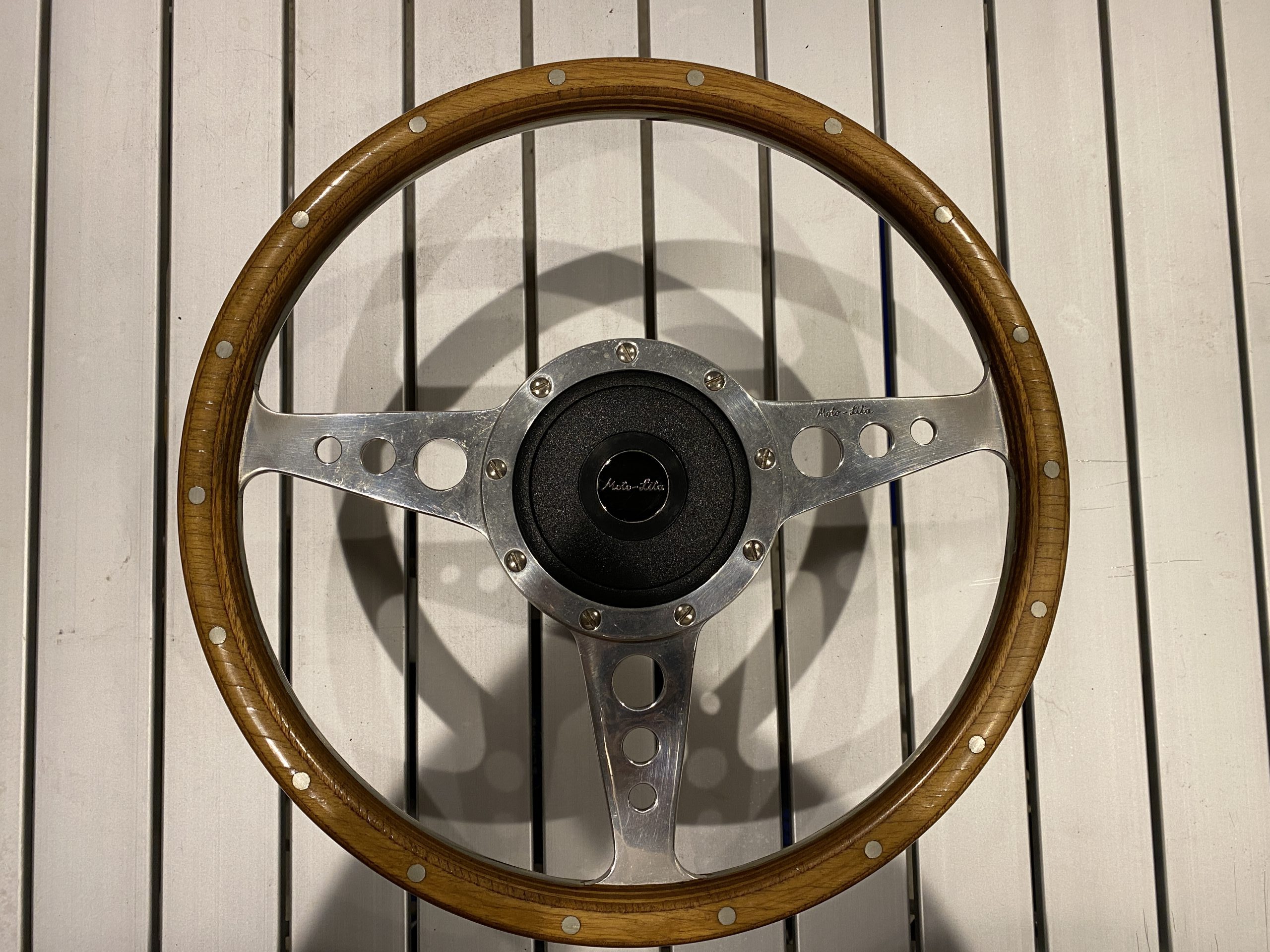 クラシックミニのある暮らし Vol.3】 ウッドステアリングに交換[準備