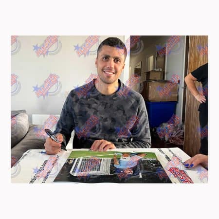 ロドリが2023年チャンピオンズリーグ決勝の写真にサイン