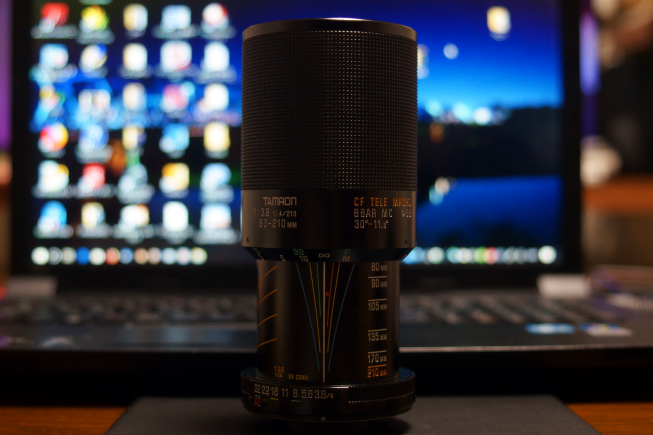 コンパクトな望遠レンズ TAMRON 80-210mm F3.8-4 CF TELE MACRO(103A